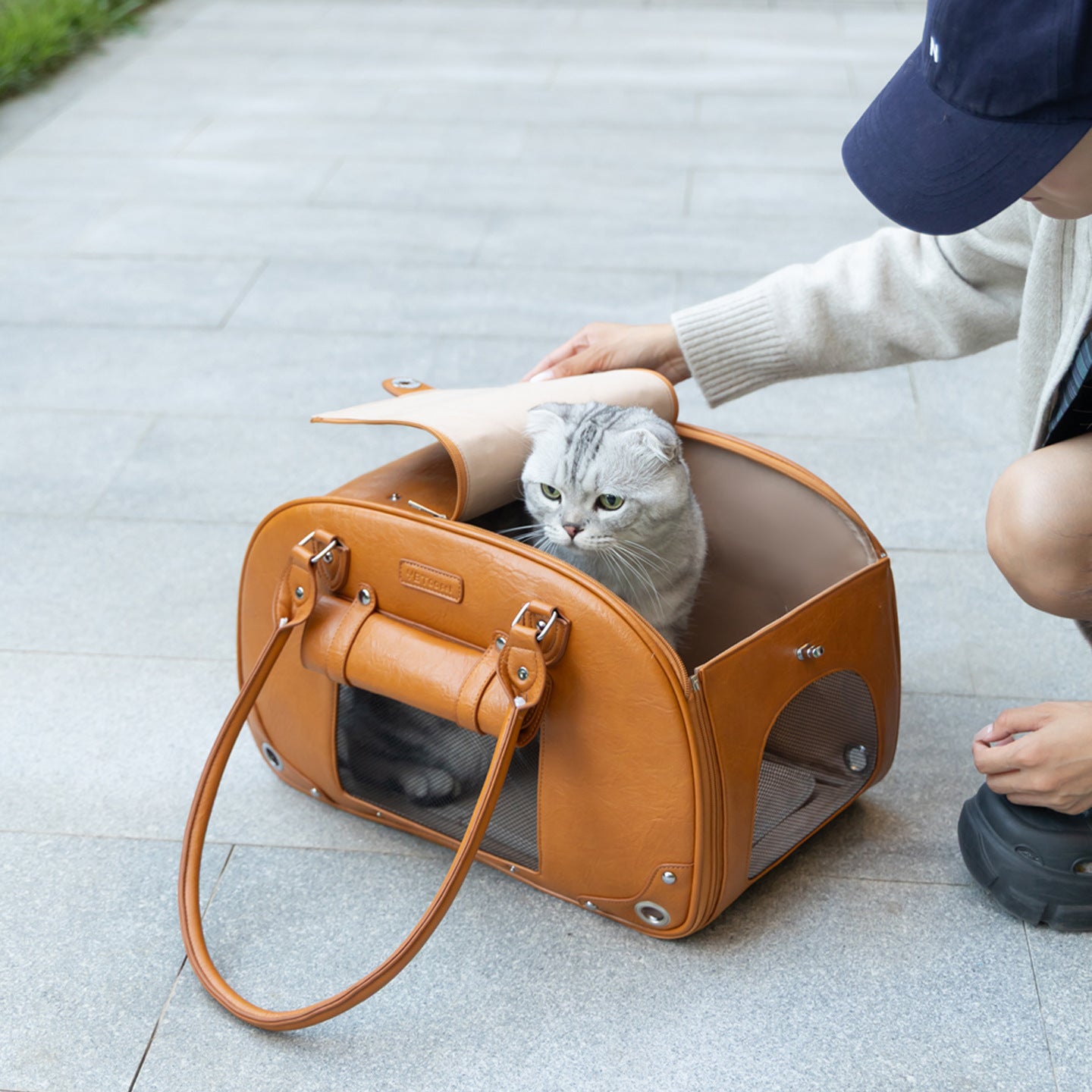 Stylish Pet Carrier Bag for Travel and Outdoors
